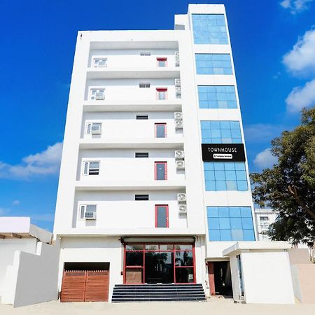 Отель Super Townhouse Balua Road Pahadiya Варанаси Экстерьер фото